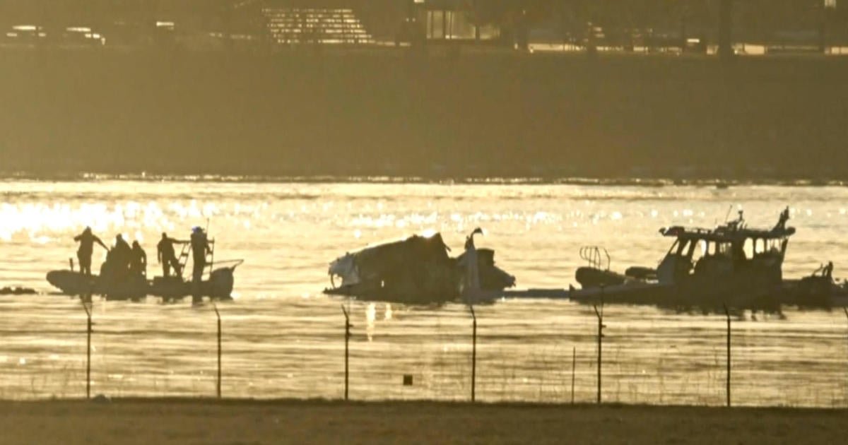 NTSB combs Potomac River for evidence of what led to deadly midair collision near D.C.