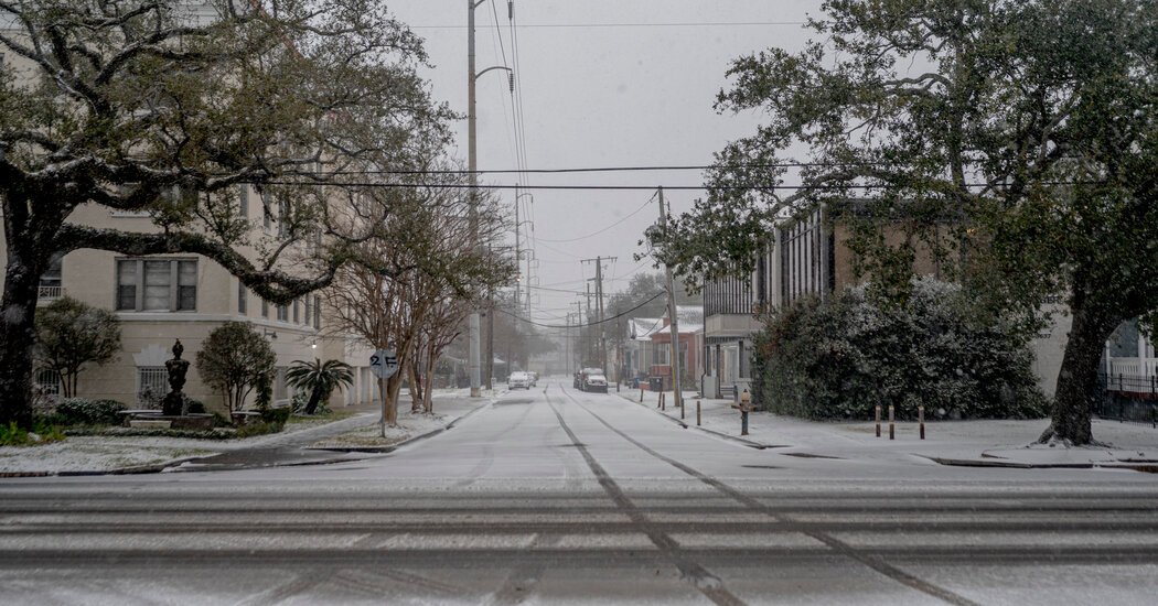 Live Updates: Rare Southern Snow Snarls Streets, Interstates and Airports