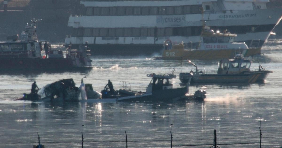 Reagan National Airport reopens after D.C. plane crash