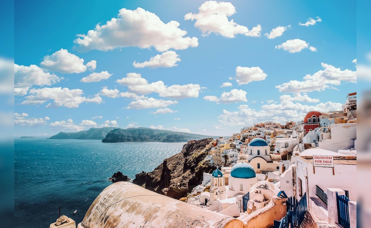 Popular Greek Island Santorini About To Erupt After Series Of Earthquakes? Here's The Truth