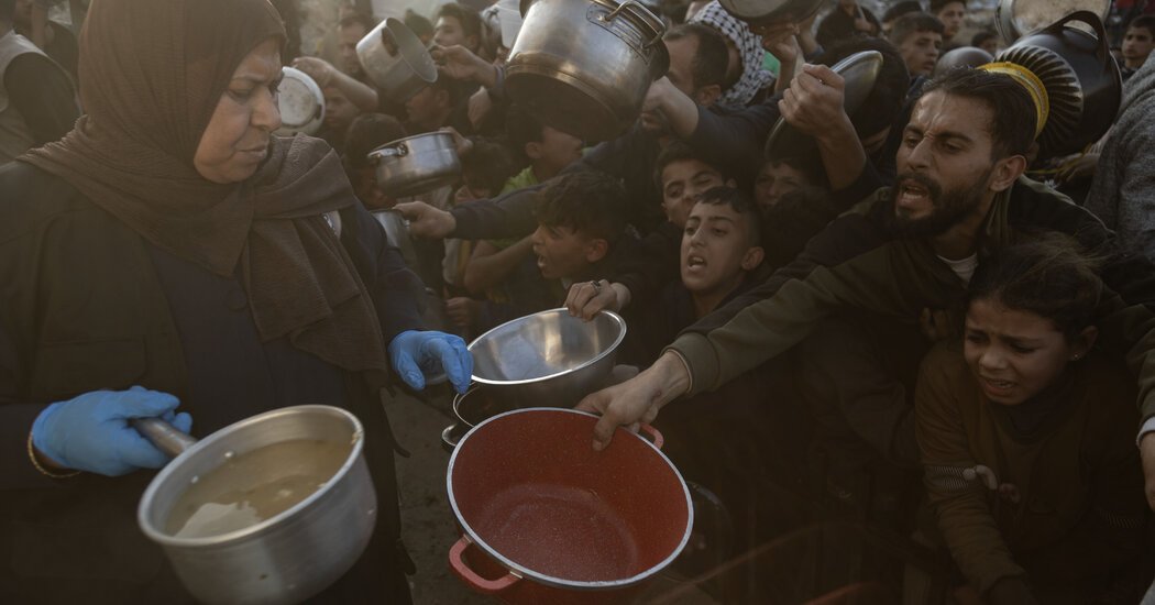 Bread Lines and Salty Drinking Water: Israeli Aid Block Sets Gaza Back Again