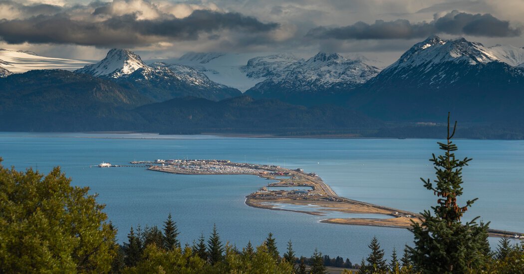 Man and 2 Children Are Found Alive After Plane Crash Into a Lake