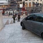 Car driving down Spanish Steps in Rome caught on video by hotel worker