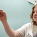 Quiet high schooler paints portraits of entire class to reconnect before graduating