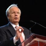 Bill Moyers, acclaimed public affairs TV broadcaster, dies at 91