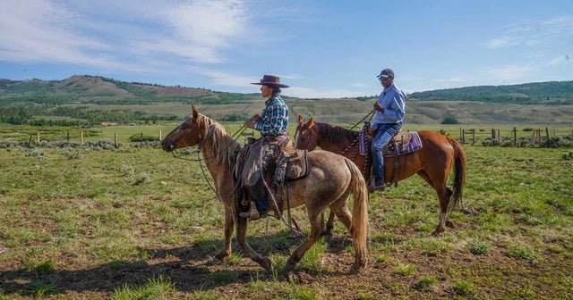 A morning ride on Wyoming's Green River Drift